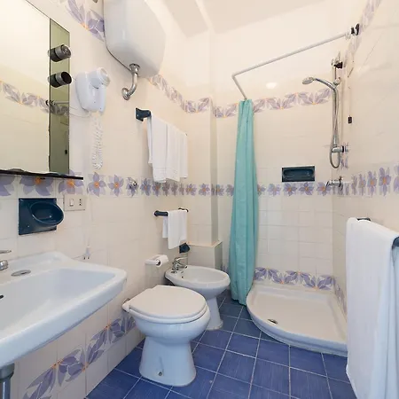 Antonella מלון איסקיה