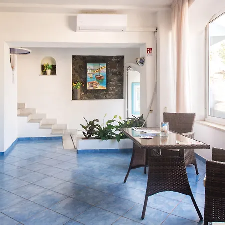 Antonella 3* ايسكيا